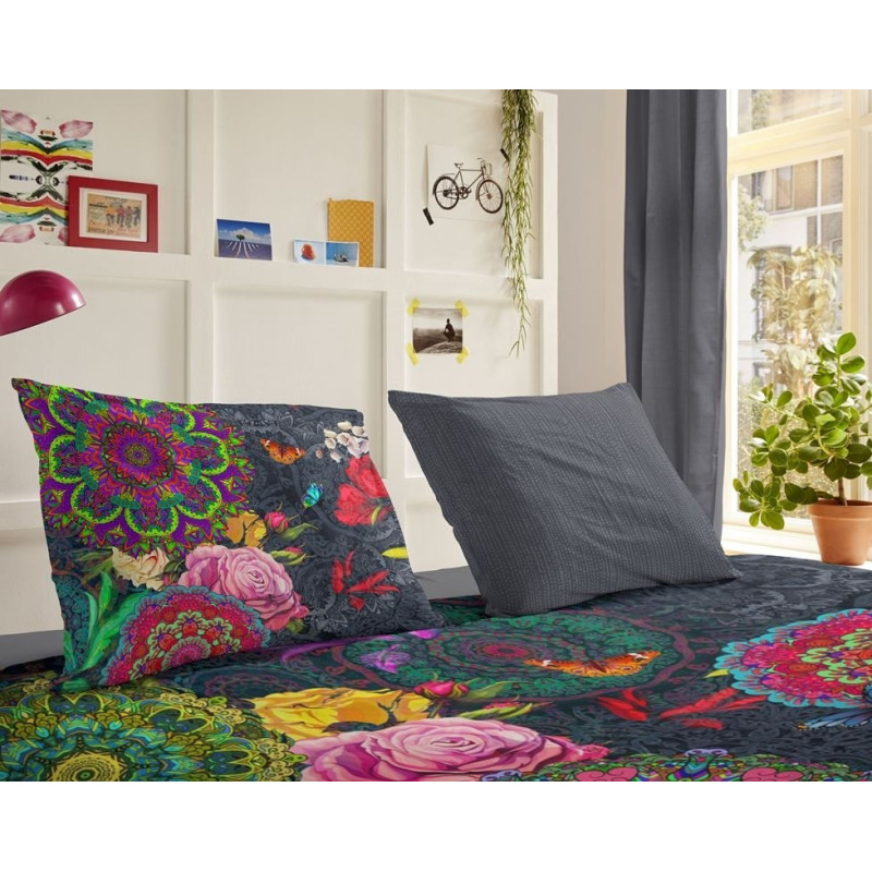 Bomuldssatin sengetøj Abbra med mandala, blomstermotiver og sommerfugle  fra MyTrendyHome.dk