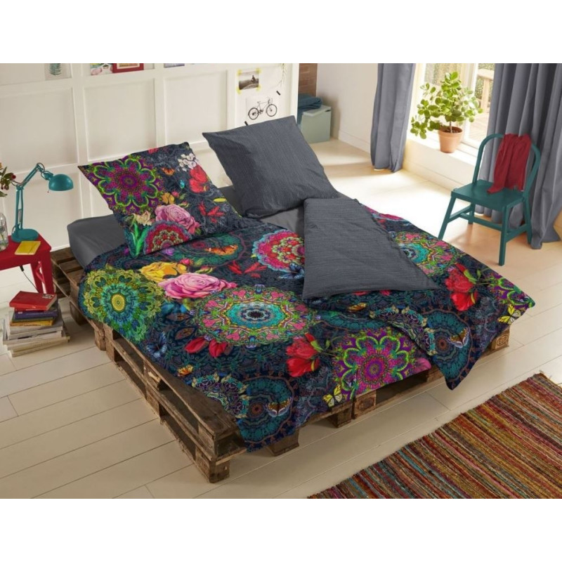 Bomuldssatin sengetøj Abbra med mandala, blomstermotiver og sommerfugle  fra MyTrendyHome.dk