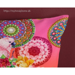 Bomuldssatin sengetøj Nevine med mandala ornament fra MytrendyHome.dk
