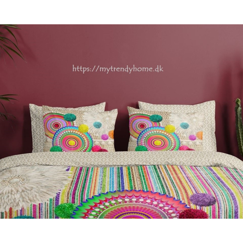 Bomuldssatin sengetøj Inessa med mandala ornament fra MytrendyHome.dk