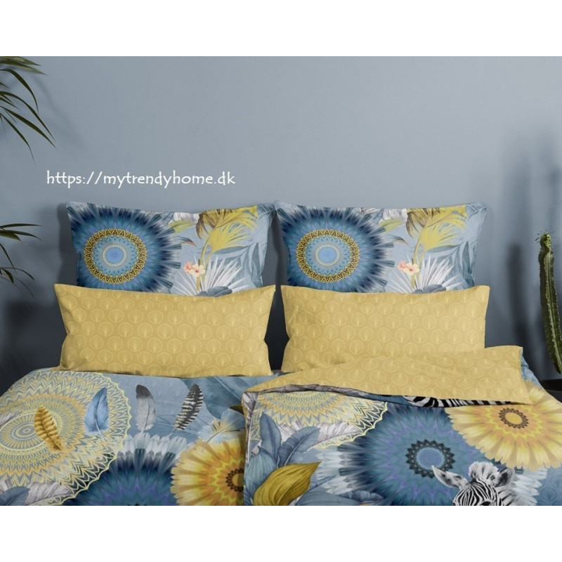 Bomuldssatin sengetøj Laska Blue med mandala ornament fra MytrendyHome