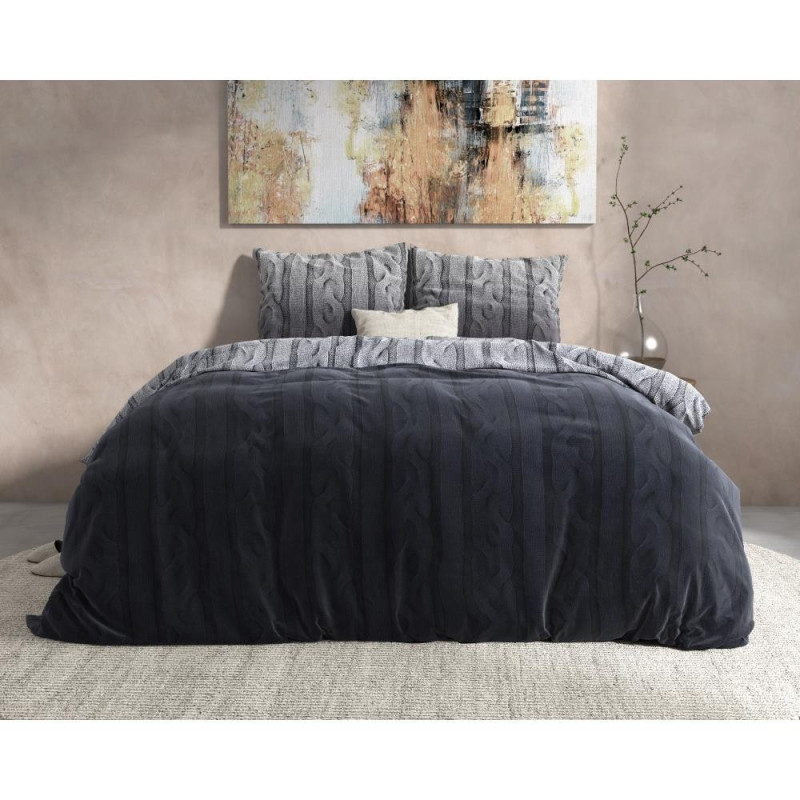 Flonel sengesæt Dante Anthracite med strik mønster fra MytrendyHome.dk