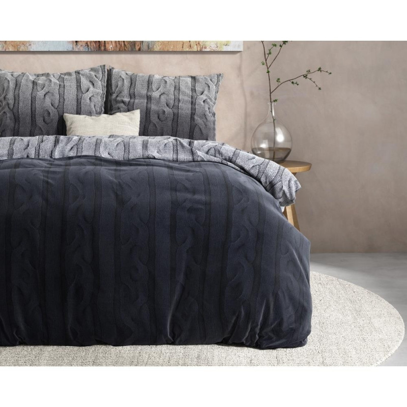 Flonel sengesæt Dante Anthracite med strik mønster fra MytrendyHome.dk