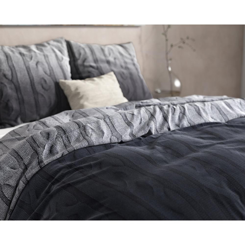 Flonel sengesæt Dante Anthracite med strik mønster fra MytrendyHome.dk