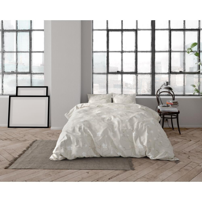 Flonel sengesæt Caitlyn Sand med delikat blomster fra MytrendyHome.dk