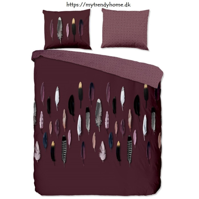 Bomuld Sengesæt Feathers bordeaux med fjer fra MytrendyHome.dk