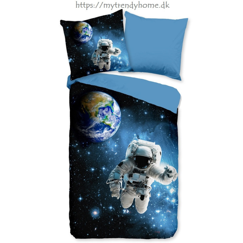 Børnesengetøj Astronaut med udsigt fra rummet fra MyTrendyHome.dk