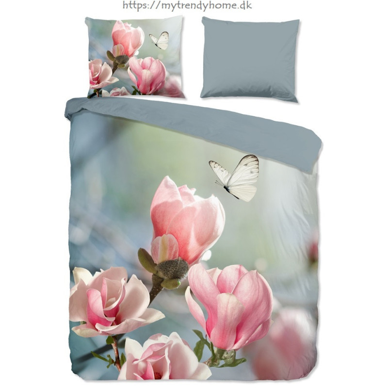 Sengesæt Magnolia med blomster og sommerfugl fra MyTrendyHome.dk