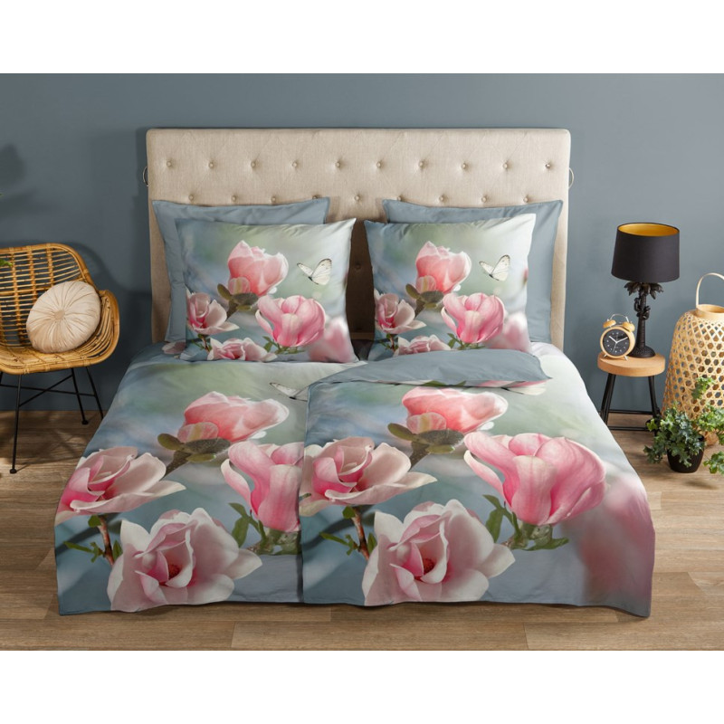 Sengesæt Magnolia med blomster og sommerfugl fra MyTrendyHome.dk
