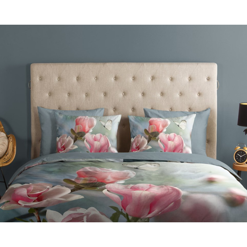 Sengesæt Magnolia med blomster og sommerfugl fra MyTrendyHome.dk
