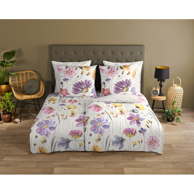 Sengesæt Kate i 100% bomuld med havens blomster fra MyTrendyHome.dk
