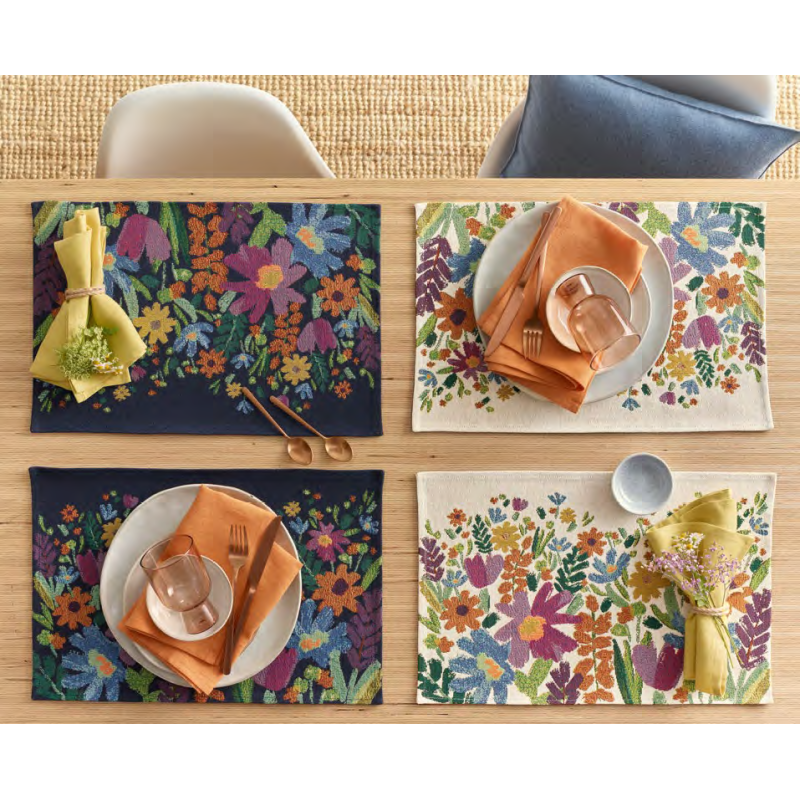Gobelin Billedvævet stof dækkeserviet Frisco med Blomster motiv i navy blå og råhvid farver fra MyTrendyHome.dk