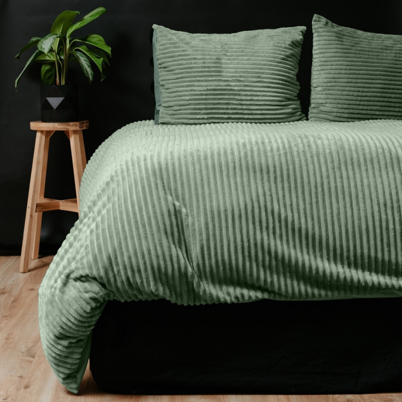 Sengetøj Rib Teddy Grøn med fløjs struktur af imiteret pels fra MyTrendyHome.dk