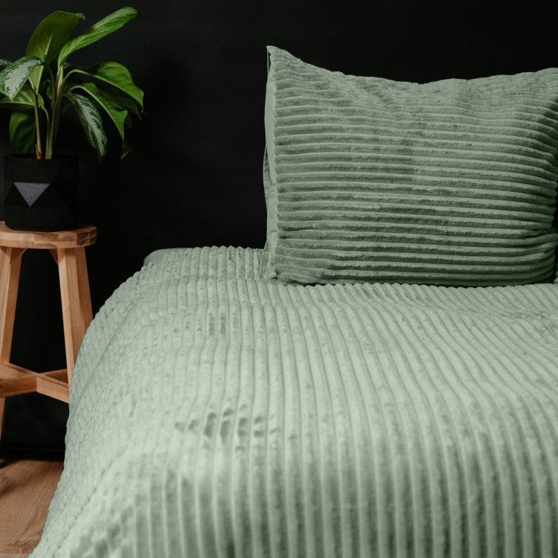 Sengetøj Rib Teddy Grøn med fløjs struktur af imiteret pels fra MyTrendyHome.dk