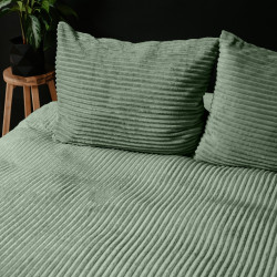 Sengetøj Rib Teddy Grøn med fløjs struktur af imiteret pels fra MyTrendyHome.dk