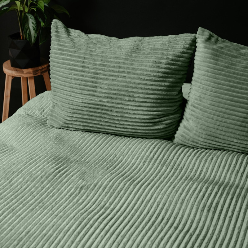 Sengetøj Rib Teddy Grøn med fløjs struktur af imiteret pels fra MyTrendyHome.dk
