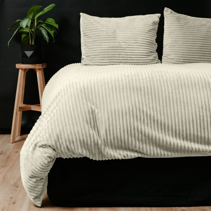 Sengetøj Rib Teddy Creme med fløjs struktur af imiteret pels fra MyTrendyHome.dk