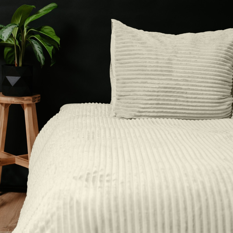 Sengetøj Rib Teddy Creme med fløjs struktur af imiteret pels fra MyTrendyHome.dk