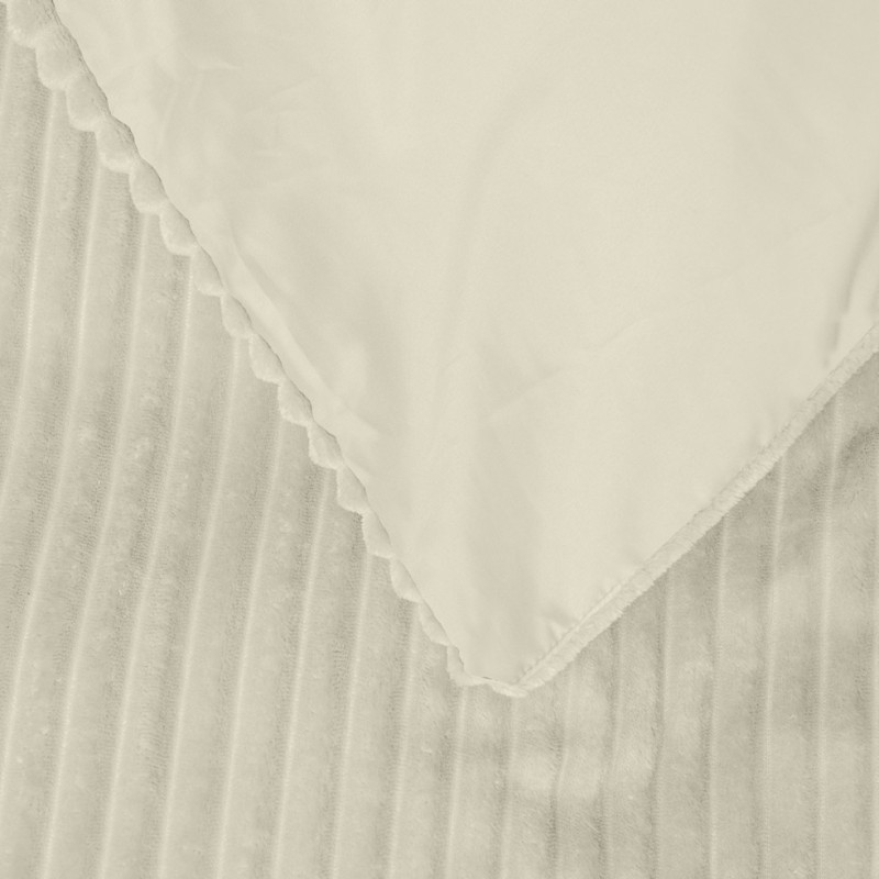 Sengetøj Rib Teddy Creme med fløjs struktur af imiteret pels fra MyTrendyHome.dk