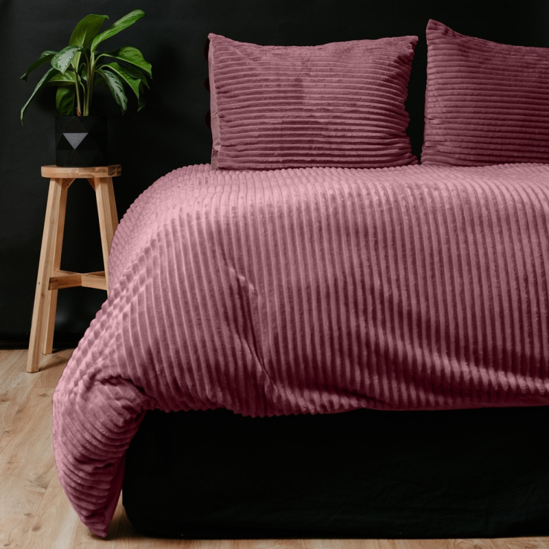 Sengetøj Rib Teddy Støvet Rosa med fløjs struktur af imiteret pels fra MyTrendyHome.dk