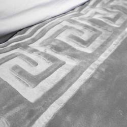 Fløjlsblødt og lækkert Fleece Blanket Zeta Grå, fra MyTrendyHome.dk