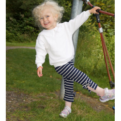 3/4 lange leggings med åbning nederst på benene dekoreret med sløjfer.