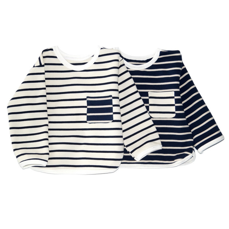 Navy/beige stribet sweatshirt med en lille kontrastlomme.