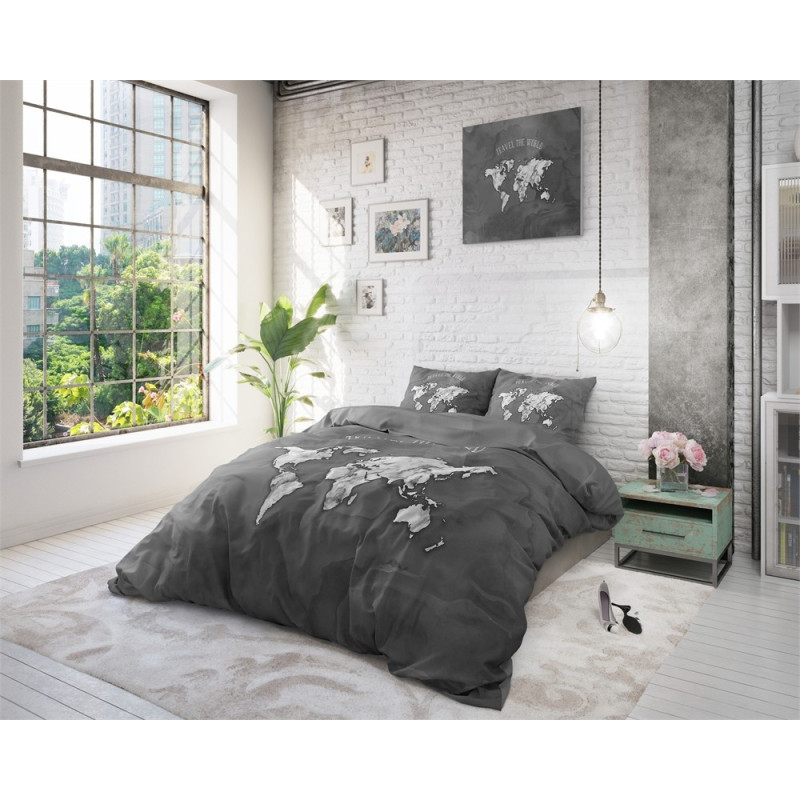 Sengesæt Marble World Anthracite med verdenskort fra MyTrendyHome.dk