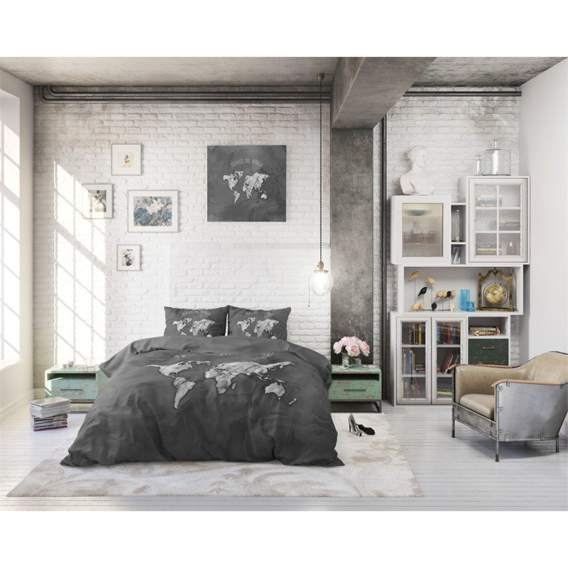 Sengesæt Marble World Anthracite med verdenskort fra MyTrendyHome.dk