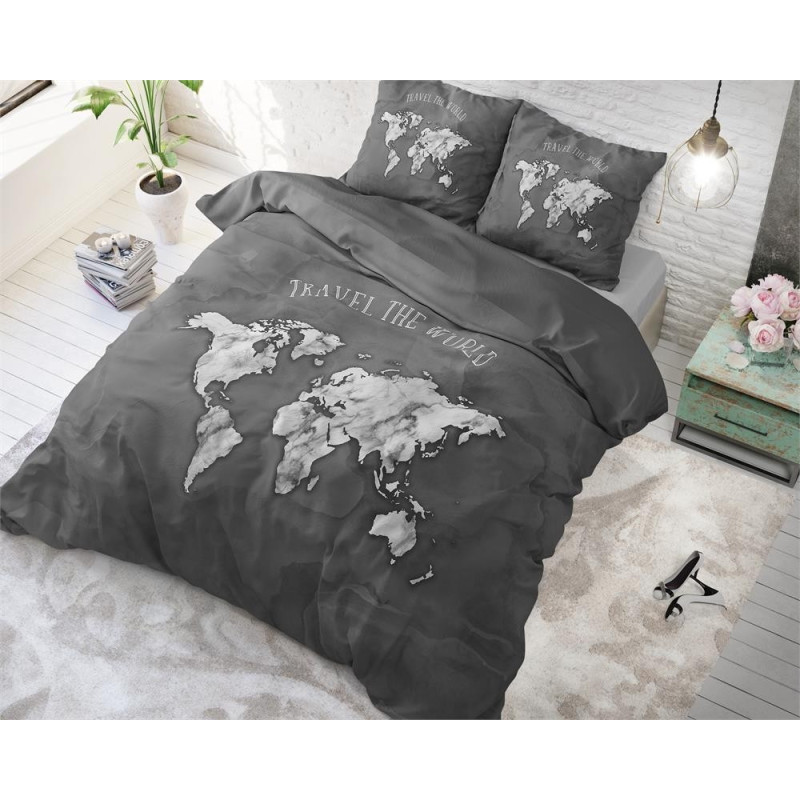 Sengesæt Marble World Anthracite med verdenskort fra MyTrendyHome.dk