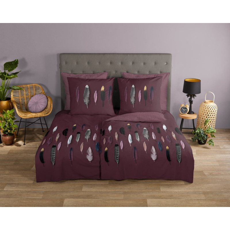 Bomuld Sengesæt Feathers bordeaux med fjer fra MytrendyHome.dk