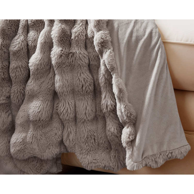 Pom kaninpels plaid Taupe/Rosa 150 x 200 cm fra MyTrendyHome.dk