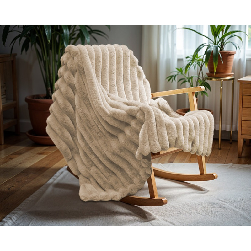 Elegant ensfarvet fleece-tæppe med imiteret rib kaninpels foran og mikrominkfløjl bagpå, lavet af 100% polyester.