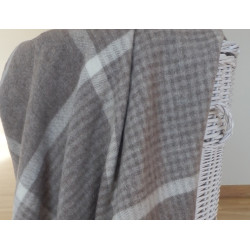 ENNA, en varm og blød plaid fremstillet i Europa fra MyTrendyHome.dk